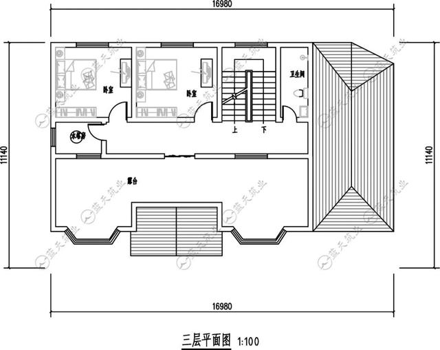 　優(yōu)雅的歐式三層自建別墅，優(yōu)雅的風(fēng)格，時(shí)尚的設(shè)計(jì)，一排排落地玻璃窗給整個(gè)別墅增添了神秘。