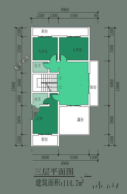 有大露臺(tái)和多個(gè)陽(yáng)臺(tái)的三層別墅